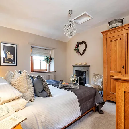4 Bedroom Country For Ideal Getaway Kirkby Lonsdale