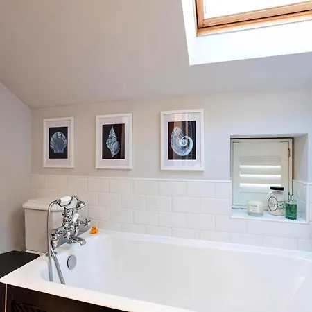 Semesterbostad 4 Bedroom Country For Ideal Getaway